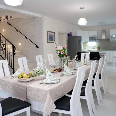 Vila Afrodita Lecevica